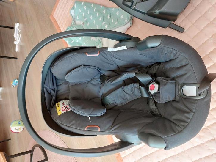 Stokke izi go Modular maxicosi met base, Kinderen en Baby's, Autostoeltjes, Zo goed als nieuw, Overige merken, 0 t/m 13 kg, Isofix