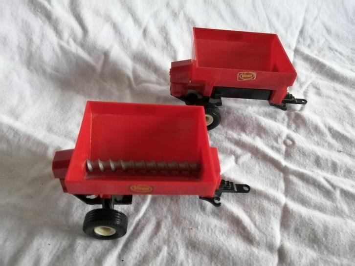 2x vintage britains Vicon Multi - Spreader, Hobby en Vrije tijd, Modelauto's | 1:32, Gebruikt, Tractor of Landbouw, Britains, Ophalen of Verzenden