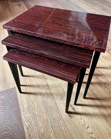 Vintage bijzettafels (set van 3) beschikbaar voor biedingen