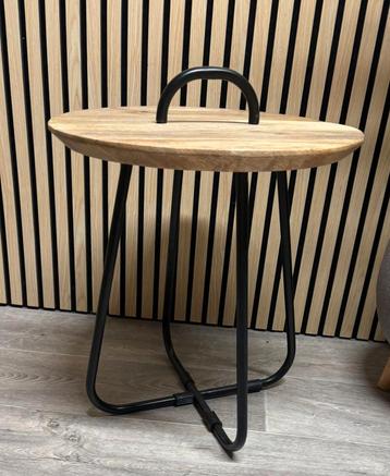 Ronde Bijzettafel met Handvat beschikbaar voor biedingen
