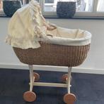Rotan babywieg met matras, dekentje, overtrek 2 hoeslakens, Ophalen, Zo goed als nieuw, Wieg