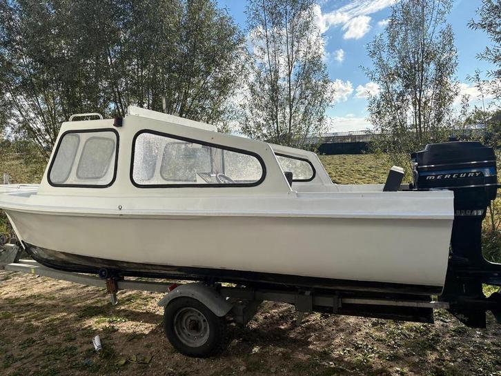 Polyester kajuit boot, Watersport en Boten, Motorboten en Motorjachten, Zo goed als nieuw, Polyester, Tot 6 meter, Benzine, Minder dan 10 pk