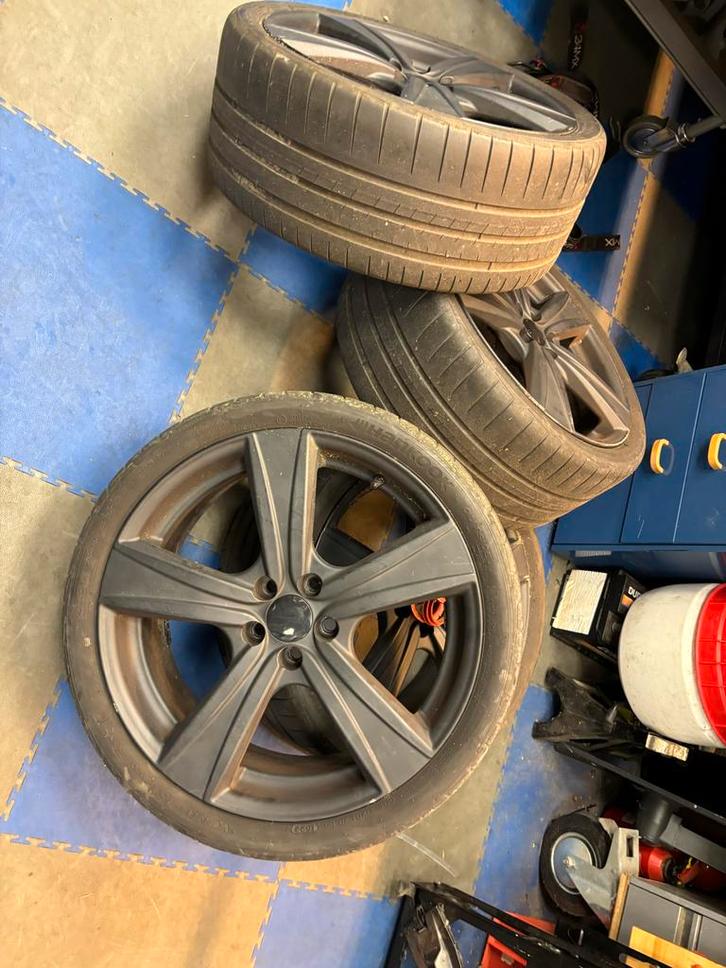 Zwarte 18 inch velgen set, Auto-onderdelen, Banden en Velgen, Velg(en), Zomerbanden, 18 inch, 215 mm, Gebruikt, Ophalen