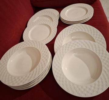 Borden bestek en gebaksset beschikbaar voor biedingen