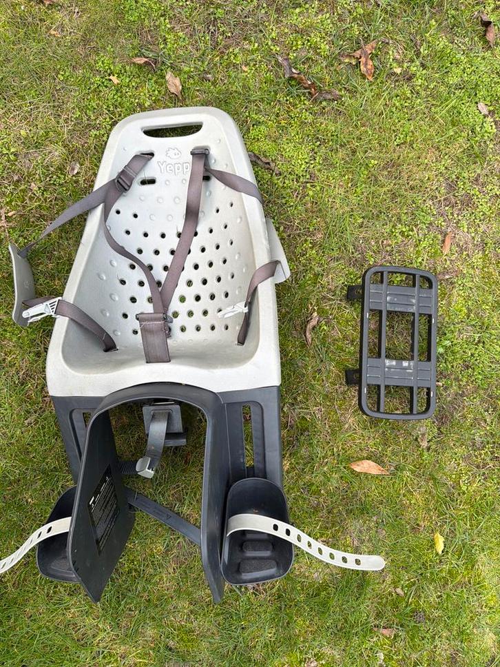 Yepp Achterzitje met Bagagedrager Bevestiging, Fietsen en Brommers, Fietsaccessoires | Fietsstoeltjes, Gebruikt, Achterzitje, 9 t/m 18 kg