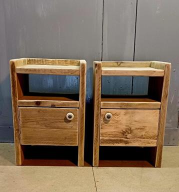 Nachtkastjes met deurtje en legplank gerecycled hout  beschikbaar voor biedingen