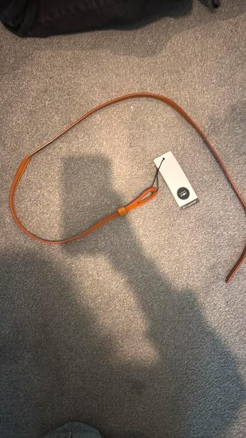 Riem oranje beschikbaar voor biedingen