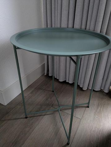 Bijzettafel beschikbaar voor biedingen