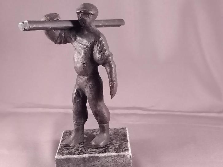 bronzen beeldje Marlies Noordkamp "de steigerbouwer", Verzamelen, Beelden en Beeldjes, Zo goed als nieuw, Mens, Ophalen of Verzenden