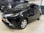 Toyota AYGO 1.0 VVT-I X-PLAY Navigatie Airco Camera Apple ca, Voorwielaandrijving, Gebruikt, Met garantie (alle), 4 stoelen
