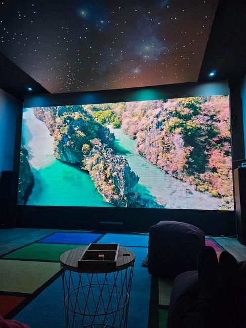 LED video scherm van Hibino. 4.2 x 2.3 meter (ruim 9 m2), Audio, Tv en Foto, Professionele Audio-, Tv- en Video-apparatuur, Gebruikt