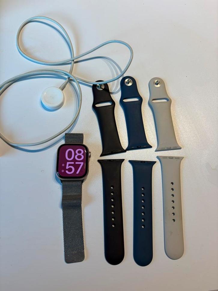 Apple Watch series 10 inclusief 4 bandjes, Sieraden, Tassen en Uiterlijk, Smartwatches, Gebruikt, iOS, Ophalen
