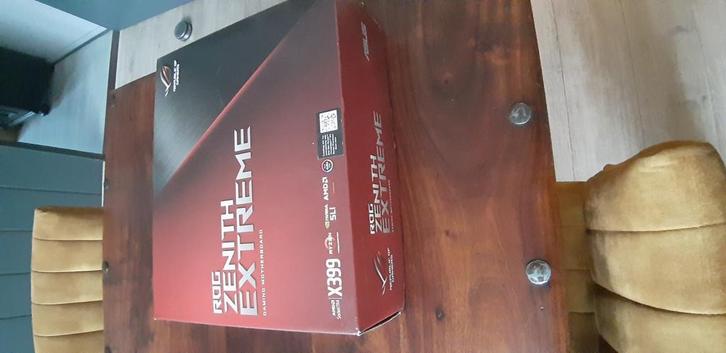 ASUS ROG Zenith Extreme Moederbord, Computers en Software, Moederborden, Gebruikt, AMD, DDR4, Ophalen