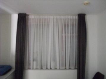 Vitrage WIT 170 cm hoog en 200 cm breed. beschikbaar voor biedingen