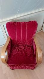 kleine vintage fauteuil . Rood velours., Antiek en Kunst, Antiek | Meubels | Stoelen en Banken, Ophalen