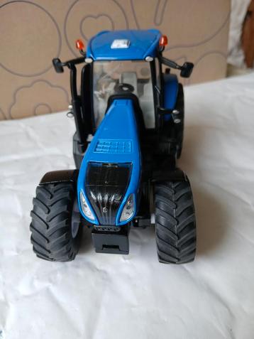 New Holland T8.390. Siku beschikbaar voor biedingen
