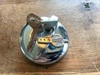Faab Tankdop met 2 Sleutels - Oldtimer.   (i), Ophalen of Verzenden, Tank, Overige merken