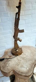 AK-47 Geweer Lamp - Stoer en Uniek!, Ophalen of Verzenden, Zo goed als nieuw, Lichtbak of (neon) lamp