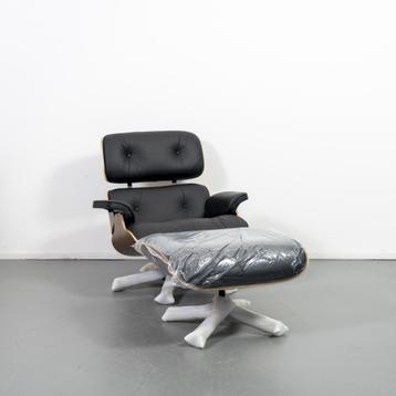 4 Herman Miller Eames Lounge Chair & Ottoman Notenhout/Zwart beschikbaar voor biedingen