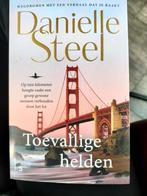Danielle Steel: Toevallige helden. In zeer nette staat., Gelezen, Danielle Steel, Ophalen of Verzenden