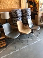 Stoelen. Kunstleer met metalen onderstel. 20,- per stuk.!, Ophalen, Nieuw, Metaal, Drie