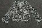 Nieuwe Zebra blouse zwart wit maat 36/38 sluit met strikjes, Kleding | Dames, Blouses en Tunieken, Ophalen of Verzenden, Nieuw