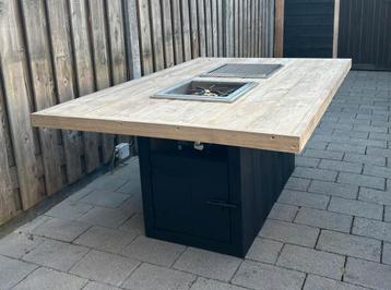 BBQ-tafel houtskoolbarbecue en wokbrander ingebouwd in tafel beschikbaar voor biedingen