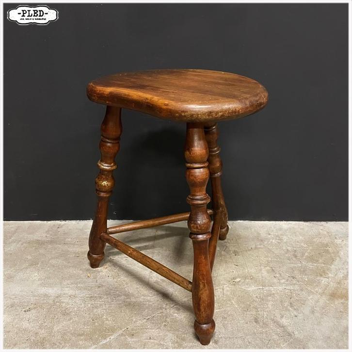 Elegant vintage Frans krukje - niervormige zitting, Huis en Inrichting, Krukjes, Gebruikt, Hout, Ophalen of Verzenden