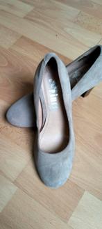 P.i.u.r.e schoen met klein hakje mt 37 beige zgan, Kleding | Dames, Schoenen, Pumps, Beige, Ophalen of Verzenden, Zo goed als nieuw