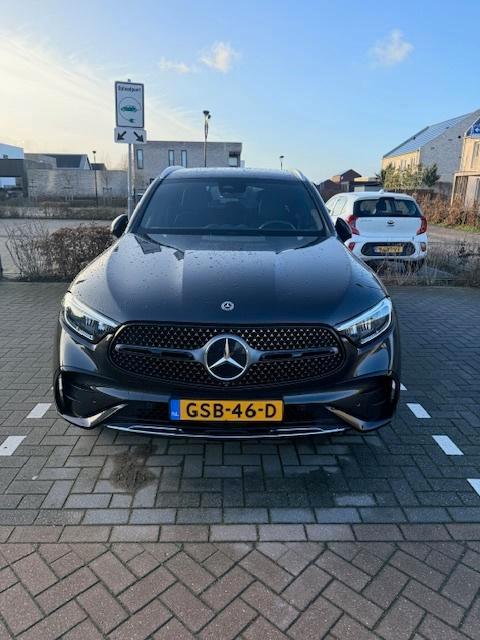 Mercedes-Benz GLC 300 258pk 4MATIC 9G-TRONIC 2023 Grijs, Auto's, Mercedes-Benz, Particulier, GLC, 360° camera, 4x4, ABS, Achteruitrijcamera