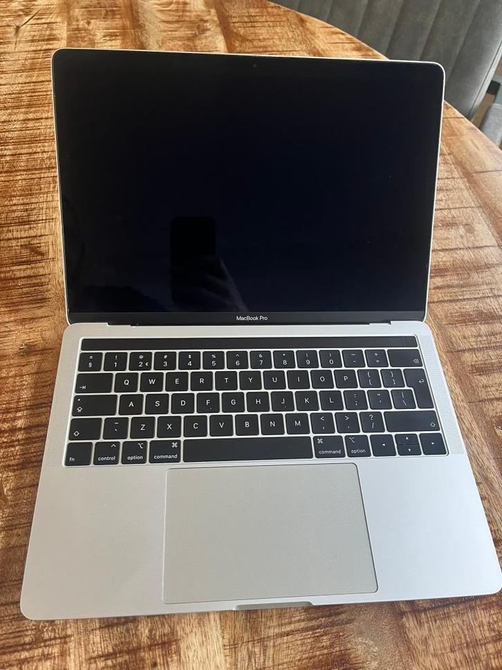 MacBook Pro 2019, Computers en Software, Apple Macbooks, Zo goed als nieuw, MacBook Pro, 13 inch, 2 tot 3 Ghz, 256 GB, 8 GB, Qwerty