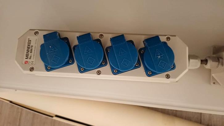 Mennekes verdeeldoos stopcontact, Doe-het-zelf en Verbouw, Elektra en Kabels, Zo goed als nieuw, Kabel of Snoer, Ophalen
