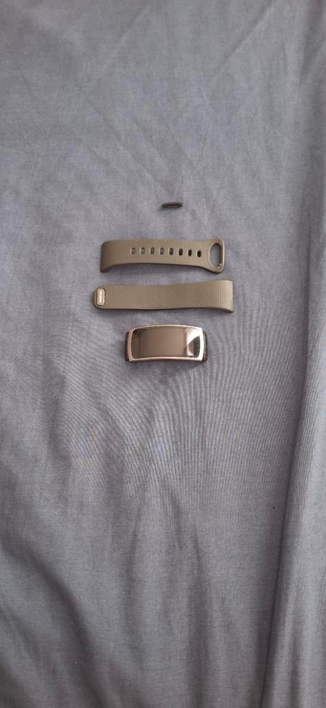 Samsung gear fit 2/ bandjes zijn losgekomen,opnieuw lijmen, Sieraden, Tassen en Uiterlijk, Smartwatches, Android, Zwart, Ophalen of Verzenden