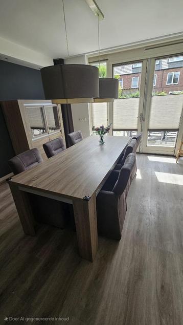 Eettafel beschikbaar voor biedingen