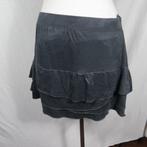 Leuke grijze rok.Meerdere laagjes.Mt L.Merk Basic Equipment, Kleding | Dames, ., Zwart, Maat 42/44 (L), Ophalen of Verzenden