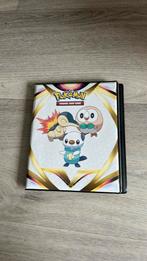 Pokémon map met 80 kaarten en 1 grote kaart, Ophalen of Verzenden, Zo goed als nieuw, Meerdere kaarten