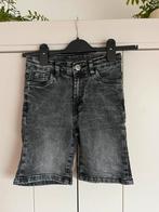 Grijs zwarte korte broek maat 134, Kinderen en Baby's, Kinderkleding | Maat 134, Ophalen of Verzenden, Zo goed als nieuw, Jongen