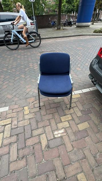 castelli stoel beschikbaar voor biedingen