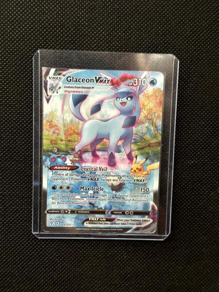 Glaceon Vmax Alt Art - 209/203 - Evolving Skies, Hobby en Vrije tijd, Verzamelkaartspellen | Pokémon, Zo goed als nieuw, Losse kaart