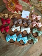 Nieuwe Strikjes op Elastiek - Set van 2 • Diverse kleuren, Kinderen en Baby's, Babymode-accessoires, Nieuw, Ophalen of Verzenden