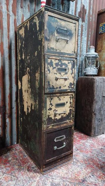 oude vintage metalen ladekast beschikbaar voor biedingen