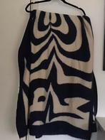 Mooi warme sjaal, blauw creme patroon - nieuwstaat, Kleding | Dames, Mutsen, Sjaals en Handschoenen, Ophalen of Verzenden, Zo goed als nieuw