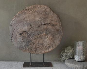 Houten ornament op voet beschikbaar voor biedingen