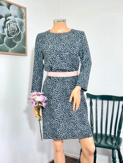 ANNA jurk maat 38 - grijs - panterprint, Kleding | Dames, Jurken, Zo goed als nieuw, Maat 38/40 (M), Grijs, Knielengte, Ophalen of Verzenden