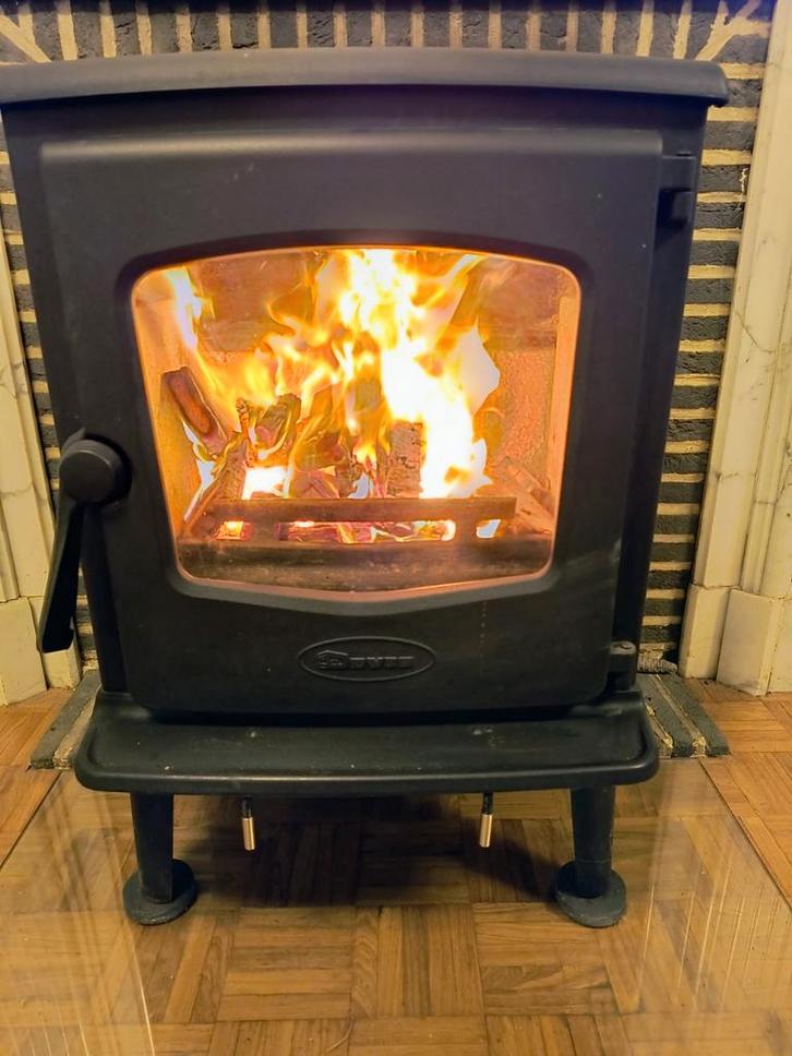 Dovre 525 CB,  gietijzeren houtkachel met glasplaat, Huis en Inrichting, Kachels, Zo goed als nieuw, Houtkachel, Hout, Ophalen