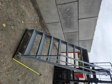 Gegalvaniseerde Trap, Met leuning, Hoog ca 1.85 meter  beschikbaar voor biedingen