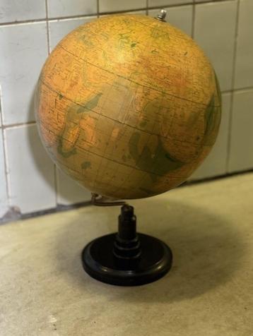 Prachtige antieke wereldbol/globe... periode 1930 - 1950 beschikbaar voor biedingen