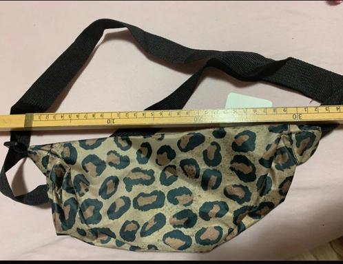 Luipaard Schoudertas panterprint moonbag, Sieraden, Tassen en Uiterlijk, Tassen | Damestassen, Nieuw, Schoudertasje, Bruin, Ophalen of Verzenden