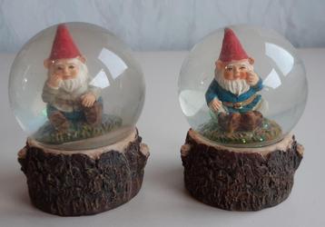 2 kabouters in glazen bol met glitters beschikbaar voor biedingen