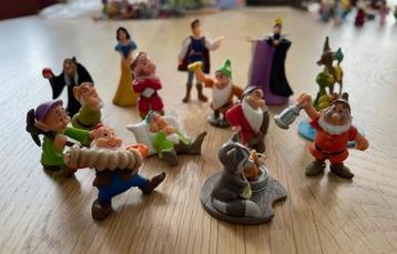 Poppetjes Sneeuwwitje en de 7 dwergen en andere poppetjes beschikbaar voor biedingen